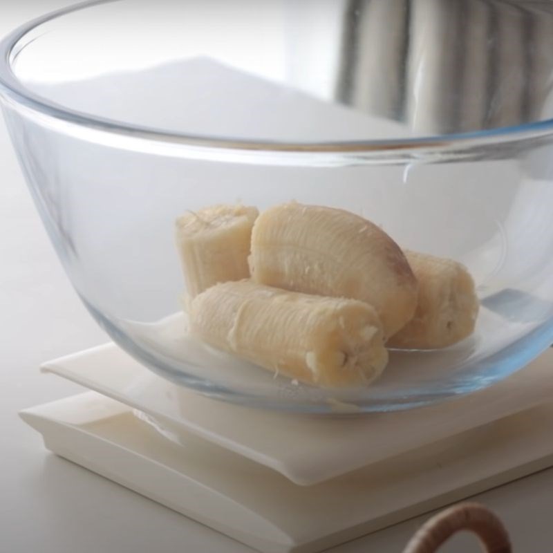 Peeling ripe bananas