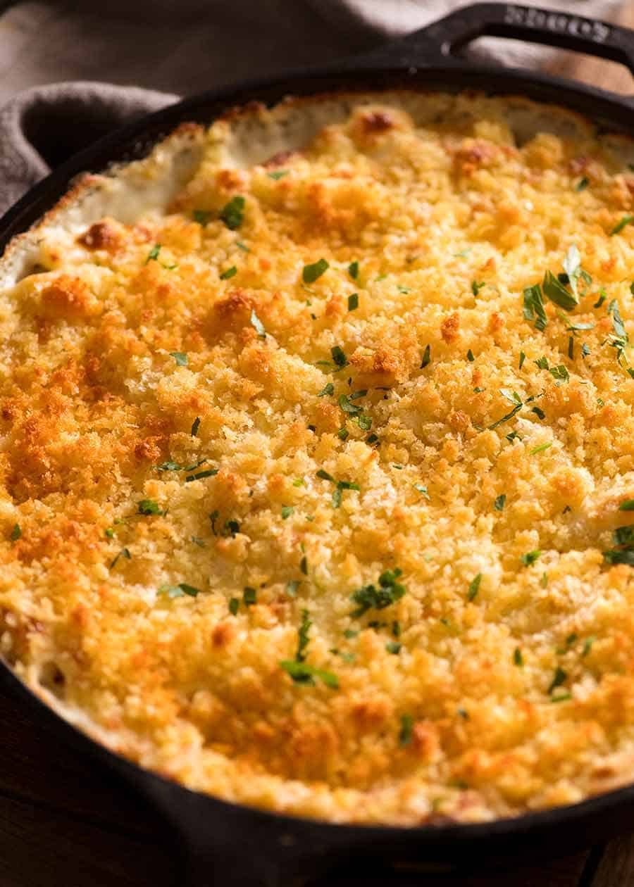 Baked mac and cheese in skillet