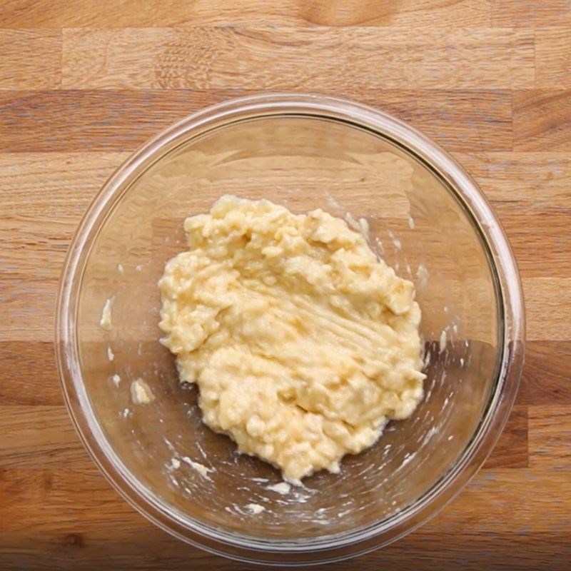 Smooth mashed bananas