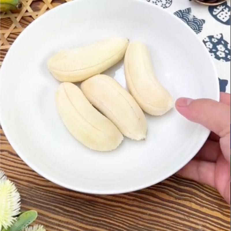 Mashing bananas for TikTok bread